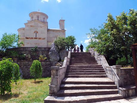 Monasterio de Ostrog y Catedral de Podgorica Monasterio de Ostrog y Catedral de Podgorica