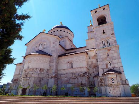 Monasterio de Ostrog y Catedral de Podgorica Monasterio de Ostrog y Catedral de Podgorica