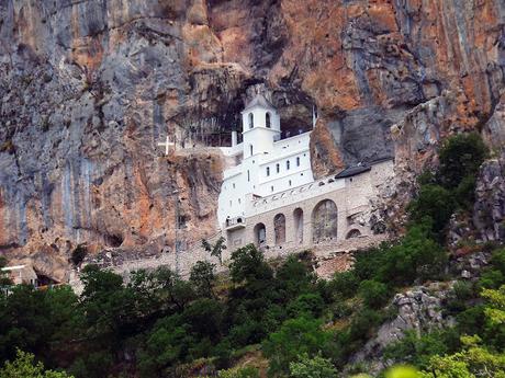 Monasterio de Ostrog y Catedral de Podgorica Monasterio de Ostrog y Catedral de Podgorica