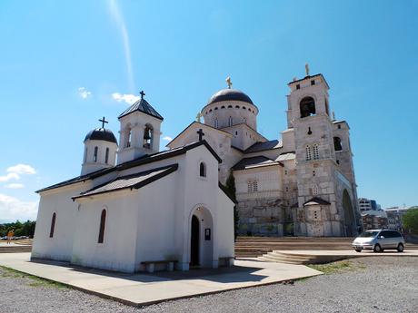 Monasterio de Ostrog y Catedral de Podgorica Monasterio de Ostrog y Catedral de Podgorica