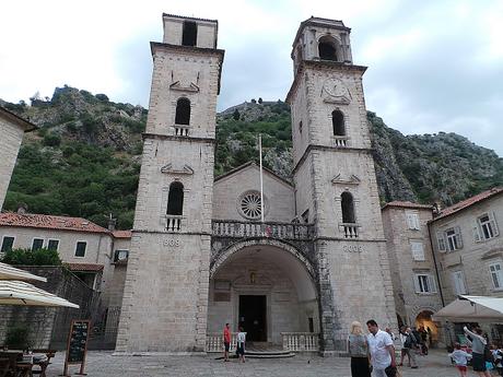 Monasterio de Ostrog y Catedral de Podgorica Monasterio de Ostrog y Catedral de Podgorica