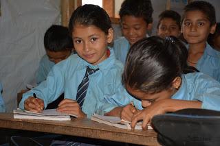 Escolares en una aldea de Nuwakot (Nepal) 21-días-en-Nepal-ESCUELA-Fotografia