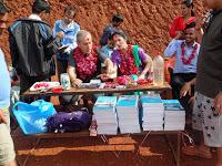 Acto de entrega del material solidario desde Leganés a la ESCUELA 21-días-en-Nepal-ESCUELA-Fotografia