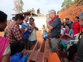 Saludando al cuadro Directivo de LA ESCUELA 21-días-en-Nepal-ESCUELA-Fotografia