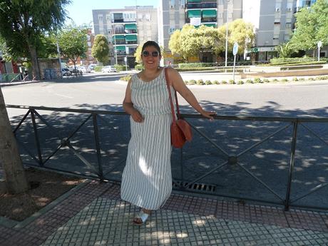 LOOK VESTIDO LARGO DE VERANO CON ABERTURA LATERAL