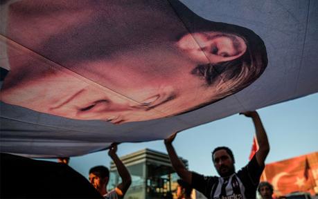 La cacería de brujas ha comenzado, en nombre de las mezquitas / The witch hunt has begun, on behalf of mosques La cacería de brujas ha comenzado, en nombre de las mezquitas / The witch hunt has begun, on behalf of mosques