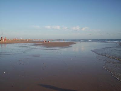 Playa de La Barrosa, Chiclana de la Frontera, dónde se conserva la Torre Bermeja, testigo de la Guerra de Independencia Española. Playa de La Barrosa, Chiclana de la Frontera, dónde se conserva la Torre Bermeja, testigo de la Guerra de Independencia Española.