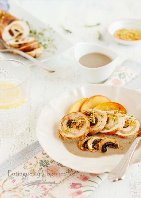 Pechuga rellena con salsa de champiñones al jerez