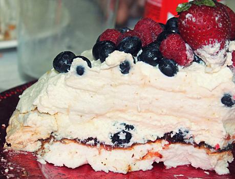 PAULOVA DE MASCARPONE CON FRUTOS ROJOS