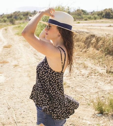 Melange-Boutique blog de moda, fashion blog melangeboutique_fashion_blog_de_moda_camisa_tirantes_peplum_verano_shorts_denim_gafas_espejo_11