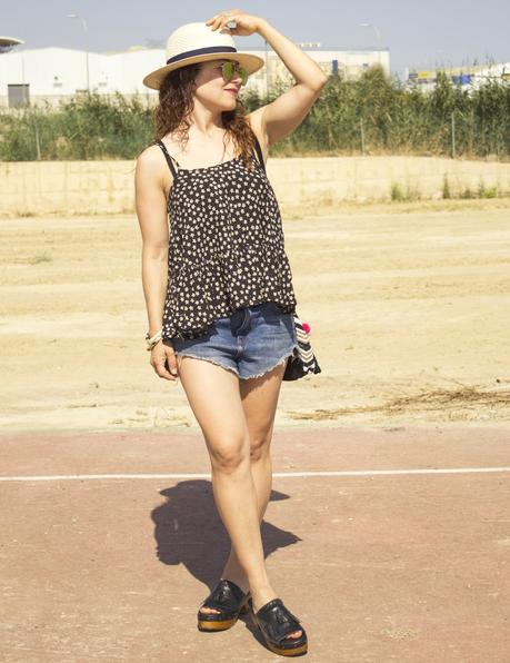 Melange-Boutique blog de moda, fashion blog melangeboutique_fashion_blog_de_moda_camisa_tirantes_peplum_verano_shorts_denim_gafas_espejo_11