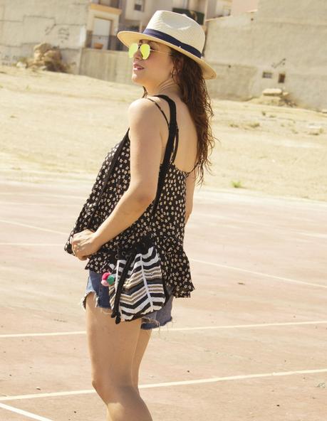 Melange-Boutique blog de moda, fashion blog melangeboutique_fashion_blog_de_moda_camisa_tirantes_peplum_verano_shorts_denim_gafas_espejo_11