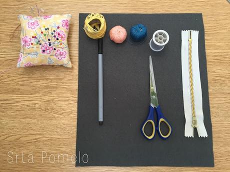 DIY: clutch de fieltro bordado. DIY: clutch de fieltro bordado.