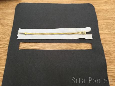 DIY: clutch de fieltro bordado. DIY: clutch de fieltro bordado.