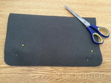 DIY: clutch de fieltro bordado. DIY: clutch de fieltro bordado.