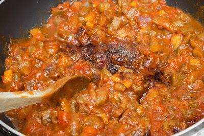 Espaguetis con atún y salsa de berenjenas y dátiles sin gluten Espaguetis con atún y salsa de berenjenas y dátiles sin gluten