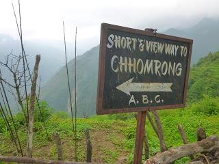 ANNAPURNA BASE CAMP ETAPA 2: GHOREPANI (2860 m) - CHOMRONG (2170 m) ANNAPURNA BASE CAMP ETAPA 2: GHOREPANI (2860 m) - CHOMRONG (2170 m)