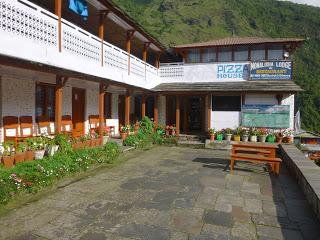 ANNAPURNA BASE CAMP ETAPA 2: GHOREPANI (2860 m) - CHOMRONG (2170 m) ANNAPURNA BASE CAMP ETAPA 2: GHOREPANI (2860 m) - CHOMRONG (2170 m)