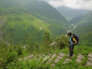 ANNAPURNA BASE CAMP ETAPA 2: GHOREPANI (2860 m) - CHOMRONG (2170 m) ANNAPURNA BASE CAMP ETAPA 2: GHOREPANI (2860 m) - CHOMRONG (2170 m)