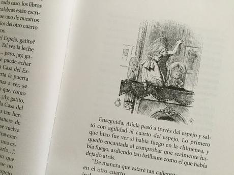Alicia a través del espejo Alicia a través del espejo