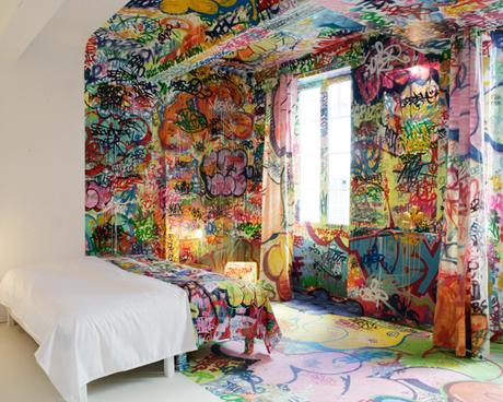 graffitys-por-toda-la habitación-noticias-totenart-hotel