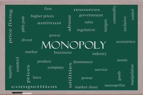 Monopolio y proteccionismo de la Universidad!