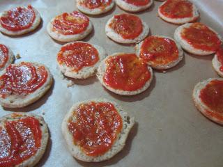 MINI PIZZAS DE BLINIS Y DEGUSTABOX DE JULIO MINI PIZZAS DE BLINIS Y DEGUSTABOX DE JULIO