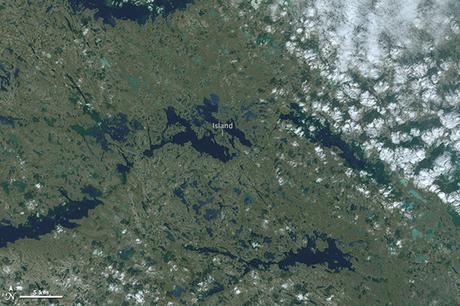 Una isla dentro de un lago, que está en una isla, que está en un lago de la isla Victoria Una isla dentro de un lago, que está en una isla, que está en un lago de la isla Victoria
