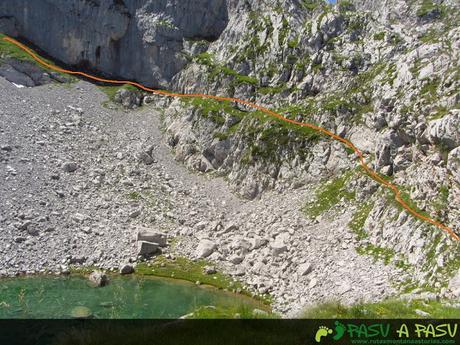 Rodeando el Lago de Moñetas hacia el Escamellau