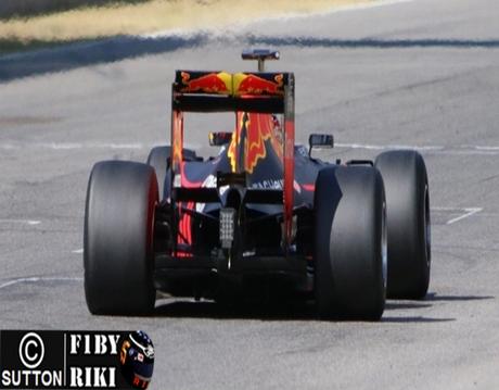 Buemi prueba los neumáticos de Pirelli del 2017 con un RB11 de Red Bull modificado Buemi prueba los neumáticos de Pirelli del 2017 con un RB11 de Red Bull modificado