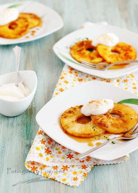Piña caramelizada con sirope y crema de queso Piña caramelizada con sirope y crema de queso