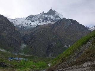 ANNAPURNA BASE CAMP ETAPA 4: DEURALI (3230 m) - ABC ( 4130 m) - CHOMRONG (2170 m) ANNAPURNA BASE CAMP ETAPA 4: DEURALI (3230 m) - ABC ( 4130 m) - CHOMRONG (2170 m)
