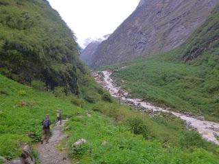 ANNAPURNA BASE CAMP ETAPA 4: DEURALI (3230 m) - ABC ( 4130 m) - CHOMRONG (2170 m) ANNAPURNA BASE CAMP ETAPA 4: DEURALI (3230 m) - ABC ( 4130 m) - CHOMRONG (2170 m)