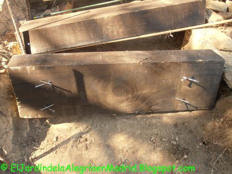 Tutorial para realizar escalones de madera y piedra en el jardín