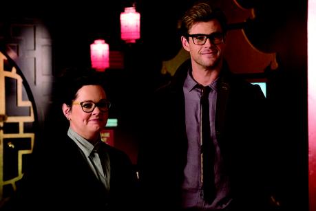 Abby (Melissa McCarthy) with Kevin (Chris Hemsworth) who came in to the Ghostbusters headquarters looking for a job in Columbia Pictures' GHOSTBUSTERS.