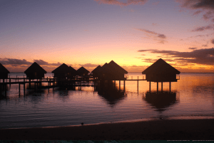 Viajar a Bora Bora – Rumbo al paraíso Atardecer en Tahití