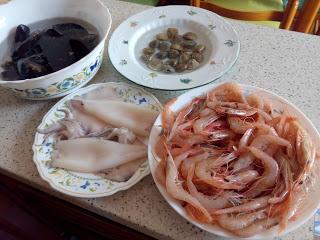 ARROZ EN PAELLA CON ALMEJAS, MEJILLONES, CALAMARES Y GAMBAS DE MALAGA