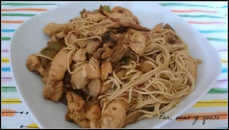 Fideos chinos con salsa de soja Fideos chinos con salsa de soja