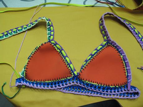 Tutorial paso a paso bikini de neopreno y crochet de las famosas.