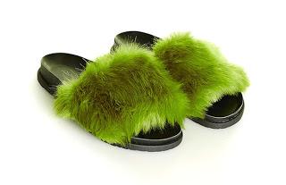 LOVE OR HATE: FURRY SANDALS | FASHION TRENDS