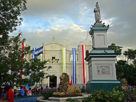 León (Nicaragua). Liberal, culta y rica en tradiciones León (Nicaragua). Liberal, culta y rica en tradiciones