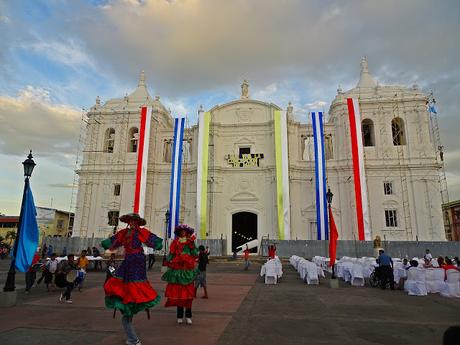 León (Nicaragua). Liberal, culta y rica en tradiciones León (Nicaragua). Liberal, culta y rica en tradiciones