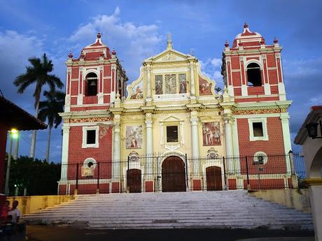 León (Nicaragua). Liberal, culta y rica en tradiciones León (Nicaragua). Liberal, culta y rica en tradiciones
