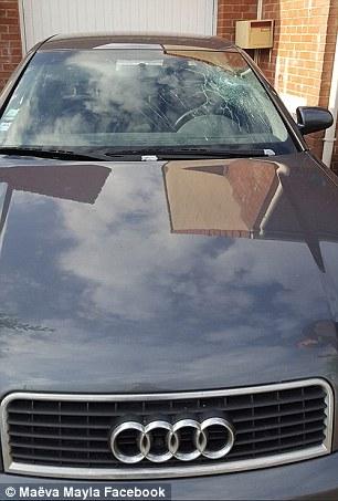 Migrantes musulmanes armados con palos y cuchillos están destrozando los ‘coches’ a los automovilistas sólo por diversión en Calaís. Su parabrisas delantero fue gravemente dañada