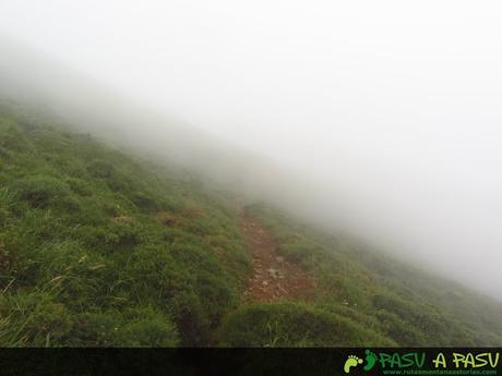 Sendero por la ladera oeste del Jario