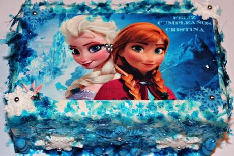 PASTEL DE CUMPLEAÑOS FROZEN {CON ESCAMAS DE GELATINA}