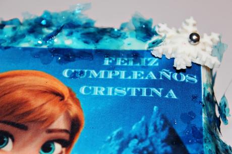 PASTEL DE CUMPLEAÑOS FROZEN {CON ESCAMAS DE GELATINA}