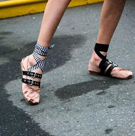 TREND; BAILARINAS MIU MIU ATADAS AL TOBILLO, DIY.-