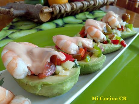 AGUACATES Y LANGOSTINOS CON PEBRE CHILENO (Gonzalo D´Ambrosio)