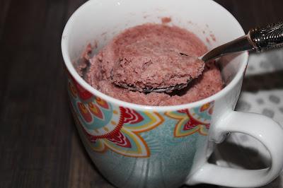 Mug Cake Fit con Avena y Fresas Mug Cake Fit con Avena y Fresas